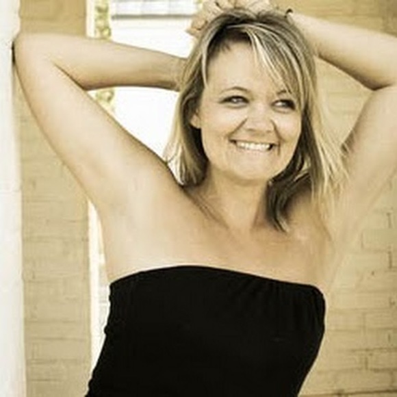 Meet your Posher, Alisha - Picture 1 of 1